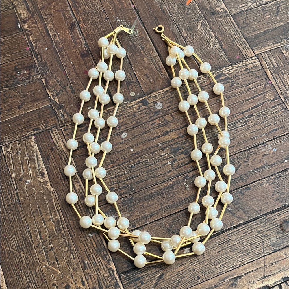 VINTAGE AVON Gold and Pearl Necklace
